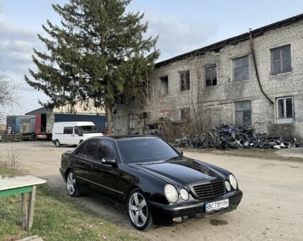 Черный Мерседес Е-Класс, объемом двигателя 2 л и пробегом 400 тыс. км за 2500 $, фото 1 на Automoto.ua