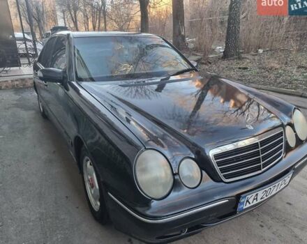 Черный Мерседес Е-Класс, объемом двигателя 2 л и пробегом 333 тыс. км за 2500 $, фото 1 на Automoto.ua