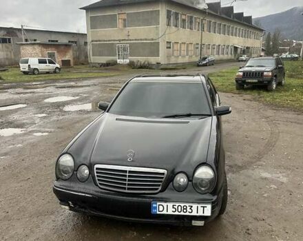 Черный Мерседес Е-Класс, объемом двигателя 3.2 л и пробегом 400 тыс. км за 2800 $, фото 1 на Automoto.ua