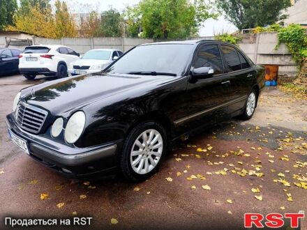 Чорний Мерседес Е-Клас, об'ємом двигуна 3.2 л та пробігом 268 тис. км за 5400 $, фото 1 на Automoto.ua