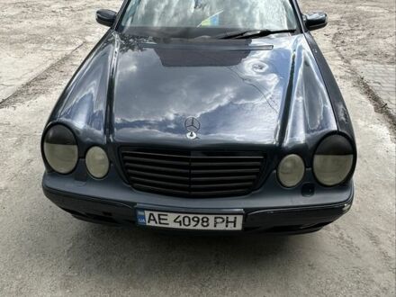 Черный Мерседес Е-Класс, объемом двигателя 2.8 л и пробегом 449 тыс. км за 3500 $, фото 1 на Automoto.ua