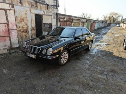 Чорний Мерседес Е-Клас, об'ємом двигуна 2 л та пробігом 400 тис. км за 4900 $, фото 1 на Automoto.ua