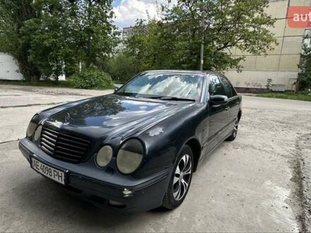 Черный Мерседес Е-Класс, объемом двигателя 2.8 л и пробегом 449 тыс. км за 3500 $, фото 1 на Automoto.ua