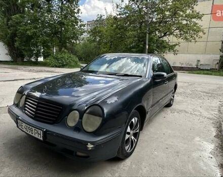 Черный Мерседес Е-Класс, объемом двигателя 2.8 л и пробегом 449 тыс. км за 3500 $, фото 1 на Automoto.ua