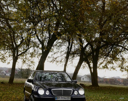 Черный Мерседес Е-Класс, объемом двигателя 3.2 л и пробегом 380 тыс. км за 2600 $, фото 1 на Automoto.ua