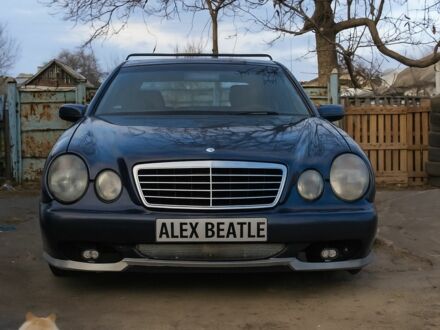 Мерседес Е-Клас 2000 у Новоукраинке на Automoto.ua Чорний Мерседес Е-Клас, об'ємом двигуна 2 л та пробігом 400 тис. км за 1450 $, фото 1 на Automoto.ua