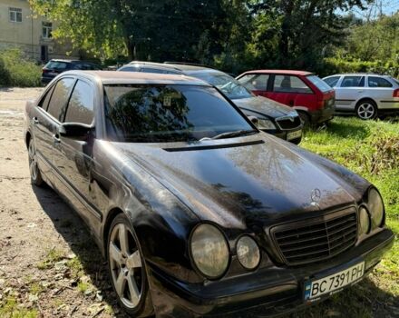 Чорний Мерседес Е-Клас, об'ємом двигуна 2 л та пробігом 350 тис. км за 2500 $, фото 1 на Automoto.ua