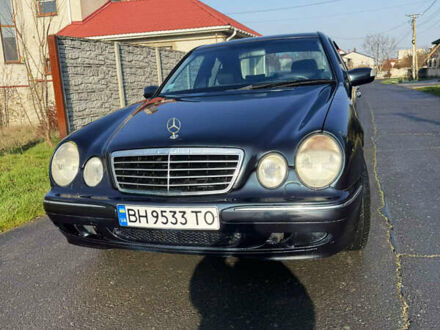 Черный Мерседес Е-Класс, объемом двигателя 3.2 л и пробегом 396 тыс. км за 3600 $, фото 1 на Automoto.ua