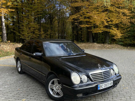 Мерседес Е-Клас 2000 у Івано-Франківську на Automoto.ua Чорний Мерседес Е-Клас, об'ємом двигуна 2 л та пробігом 100 тис. км за 3100 $, фото 1 на Automoto.ua