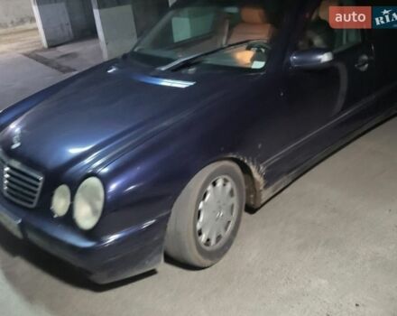 Черный Мерседес Е-Класс, объемом двигателя 2.2 л и пробегом 286 тыс. км за 2699 $, фото 1 на Automoto.ua