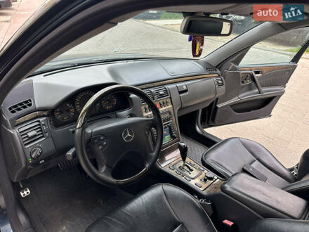Мерседес Е-Клас 2000 у Львові на Automoto.ua Чорний Мерседес Е-Клас, об'ємом двигуна 4.3 л та пробігом 354 тис. км за 4300 $, фото 1 на Automoto.ua