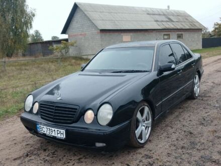 Черный Мерседес Е-Класс, объемом двигателя 2 л и пробегом 360 тыс. км за 2200 $, фото 1 на Automoto.ua