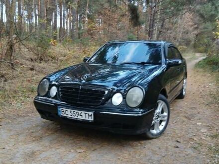 Черный Мерседес Е-Класс, объемом двигателя 2.2 л и пробегом 490 тыс. км за 3300 $, фото 1 на Automoto.ua