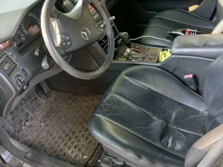 Черный Мерседес Е-Класс, объемом двигателя 2 л и пробегом 443 тыс. км за 1350 $, фото 1 на Automoto.ua