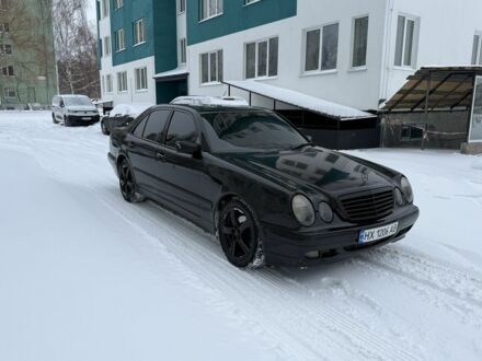 Черный Мерседес Е-Класс, объемом двигателя 3.2 л и пробегом 350 тыс. км за 2999 $, фото 1 на Automoto.ua