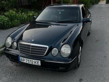 Черный Мерседес Е-Класс, объемом двигателя 2.6 л и пробегом 527 тыс. км за 3500 $, фото 1 на Automoto.ua