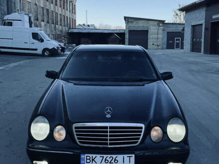 Чорний Мерседес Е-Клас, об'ємом двигуна 3.2 л та пробігом 300 тис. км за 3600 $, фото 1 на Automoto.ua