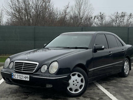 Чорний Мерседес Е-Клас, об'ємом двигуна 3.2 л та пробігом 370 тис. км за 4299 $, фото 1 на Automoto.ua
