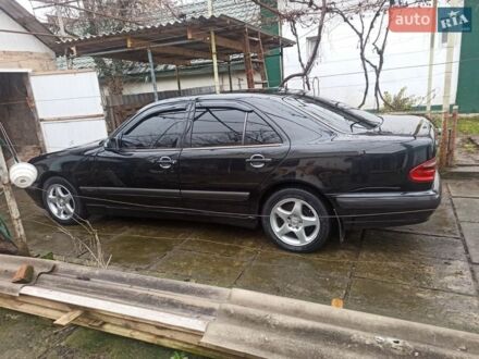 Черный Мерседес Е-Класс, объемом двигателя 2.15 л и пробегом 400 тыс. км за 4500 $, фото 1 на Automoto.ua