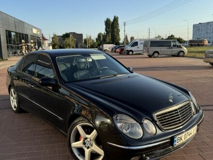 Мерседес Е-Класс 2002 в Нетешине на Automoto.ua Черный Мерседес Е-Класс, объемом двигателя 3.2 л и пробегом 393 тыс. км за 7900 $, фото 1 на Automoto.ua