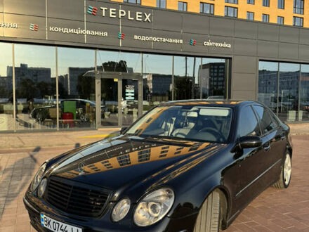 Мерседес Е-Клас 2002 у Нетешине на Automoto.ua Чорний Мерседес Е-Клас, об'ємом двигуна 3.22 л та пробігом 393 тис. км за 7900 $, фото 1 на Automoto.ua