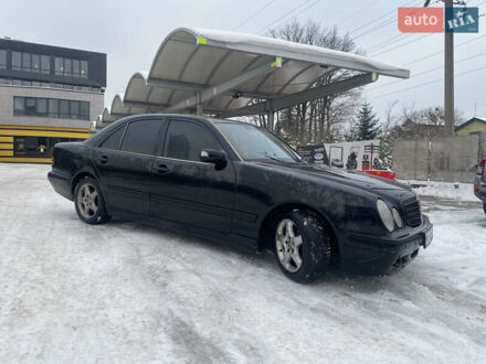 Мерседес Е-Класс 2002 в Львове на Automoto.ua Черный Мерседес Е-Класс, объемом двигателя 2 л и пробегом 390 тыс. км за 3300 $, фото 1 на Automoto.ua
