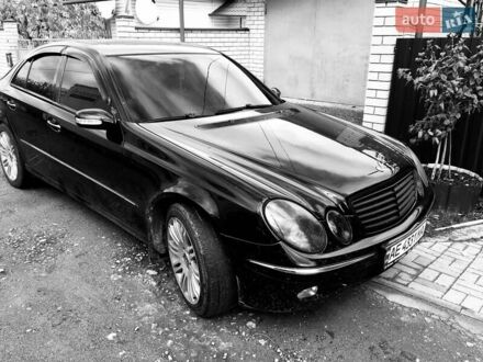 Мерседес Е-Клас 2002 у Дніпро (Дніпропетровську) на Automoto.ua Чорний Мерседес Е-Клас, об'ємом двигуна 2.6 л та пробігом 300 тис. км за 6000 $, фото 1 на Automoto.ua