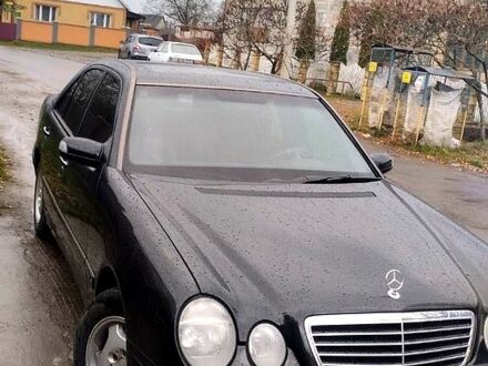 Черный Мерседес Е-Класс, объемом двигателя 2 л и пробегом 380 тыс. км за 3900 $, фото 1 на Automoto.ua