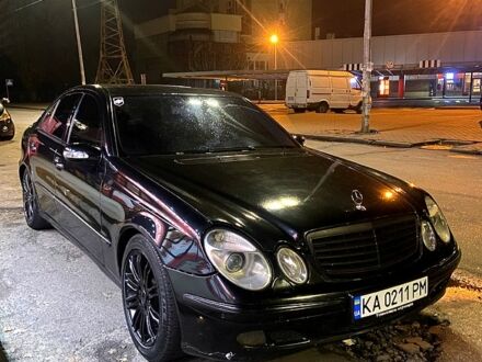 Черный Мерседес Е-Класс, объемом двигателя 3.2 л и пробегом 458 тыс. км за 5000 $, фото 1 на Automoto.ua