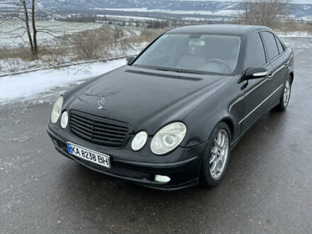 Черный Мерседес Е-Класс, объемом двигателя 3.2 л и пробегом 333 тыс. км за 3400 $, фото 1 на Automoto.ua