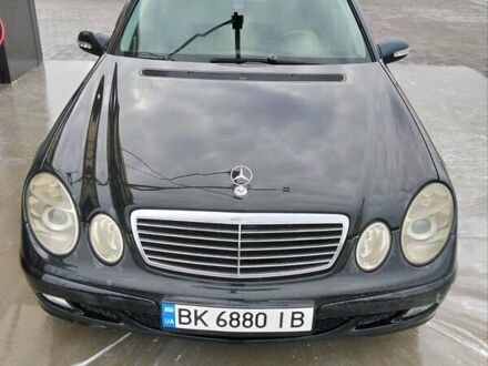 Черный Мерседес Е-Класс, объемом двигателя 1.8 л и пробегом 40 тыс. км за 5700 $, фото 1 на Automoto.ua