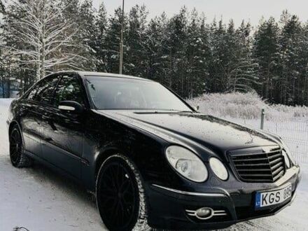 Черный Мерседес Е-Класс, объемом двигателя 0 л и пробегом 300 тыс. км за 1900 $, фото 1 на Automoto.ua