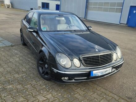 Черный Мерседес Е-Класс, объемом двигателя 3 л и пробегом 327 тыс. км за 1874 $, фото 1 на Automoto.ua