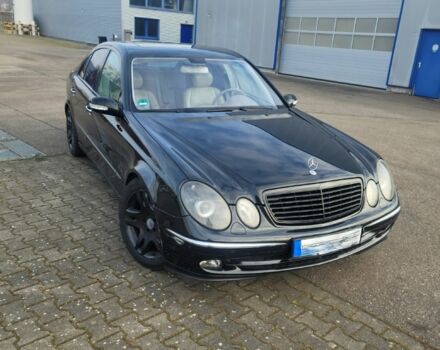 Черный Мерседес Е-Класс, объемом двигателя 3 л и пробегом 327 тыс. км за 1899 $, фото 1 на Automoto.ua
