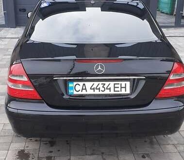 Черный Мерседес Е-Класс, объемом двигателя 3.2 л и пробегом 300 тыс. км за 6127 $, фото 1 на Automoto.ua