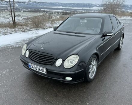 Черный Мерседес Е-Класс, объемом двигателя 3.2 л и пробегом 333 тыс. км за 3750 $, фото 1 на Automoto.ua