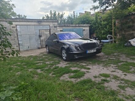 Мерседес Е-Класс 2003 в Новой Водолаге на Automoto.ua Черный Мерседес Е-Класс, объемом двигателя 0 л и пробегом 300 тыс. км за 4000 $, фото 1 на Automoto.ua