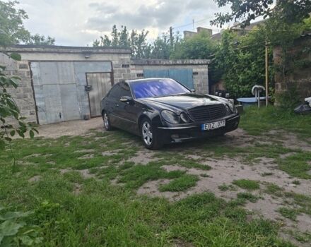 Черный Мерседес Е-Класс, объемом двигателя 0 л и пробегом 300 тыс. км за 4000 $, фото 1 на Automoto.ua