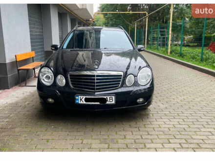 Мерседес Е-Клас 2003 у Ужгороді на Automoto.ua Чорний Мерседес Е-Клас, об'ємом двигуна 2.6 л та пробігом 247 тис. км за 6200 $, фото 1 на Automoto.ua