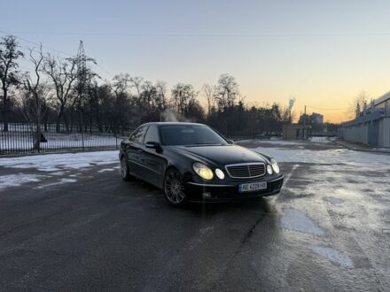 Чорний Мерседес Е-Клас, об'ємом двигуна 5 л та пробігом 324 тис. км за 6500 $, фото 1 на Automoto.ua