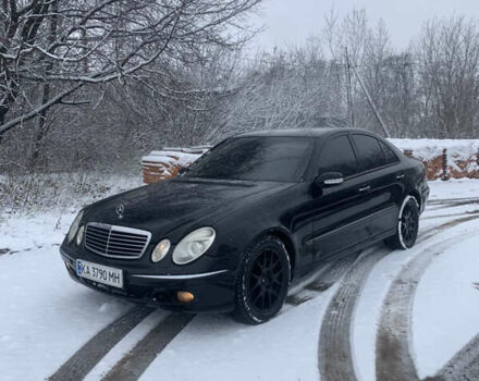 Черный Мерседес Е-Класс, объемом двигателя 2.2 л и пробегом 527 тыс. км за 4999 $, фото 1 на Automoto.ua