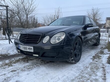Чорний Мерседес Е-Клас, об'ємом двигуна 2.2 л та пробігом 330 тис. км за 5800 $, фото 1 на Automoto.ua