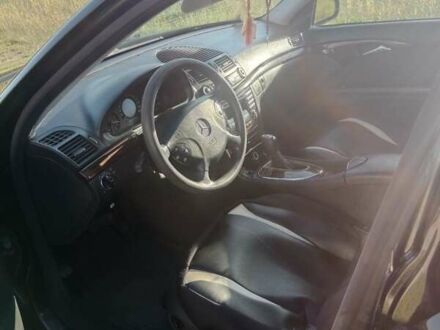 Мерседес Е-Класс 2003 в Ужгороде на Automoto.ua Черный Мерседес Е-Класс, объемом двигателя 2.1 л и пробегом 360 тыс. км за 6800 $, фото 1 на Automoto.ua
