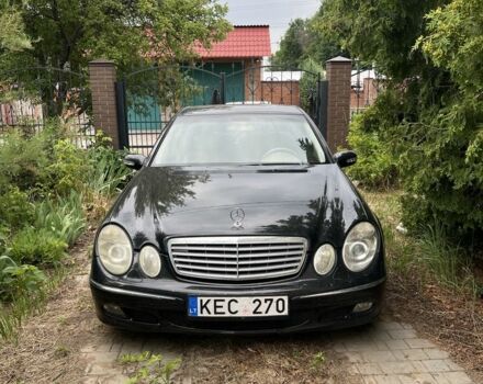 Черный Мерседес Е-Класс, объемом двигателя 2.7 л и пробегом 300 тыс. км за 3500 $, фото 1 на Automoto.ua