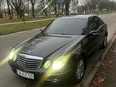 Чорний Мерседес Е-Клас, об'ємом двигуна 3.2 л та пробігом 240 тис. км за 3999 $, фото 1 на Automoto.ua