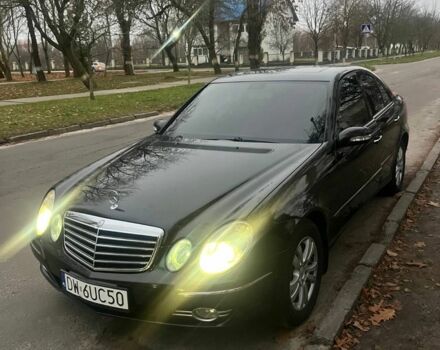 Черный Мерседес Е-Класс, объемом двигателя 3.2 л и пробегом 240 тыс. км за 3999 $, фото 1 на Automoto.ua