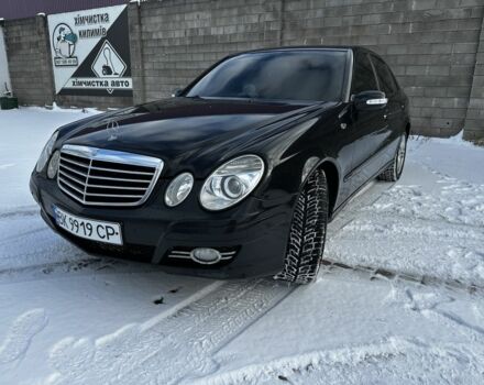 Черный Мерседес Е-Класс, объемом двигателя 3.2 л и пробегом 500 тыс. км за 6900 $, фото 1 на Automoto.ua