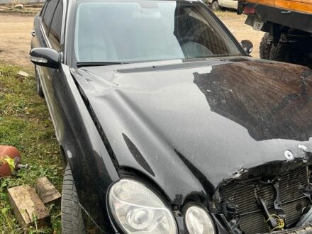 Черный Мерседес Е-Класс, объемом двигателя 3.2 л и пробегом 320 тыс. км за 3500 $, фото 1 на Automoto.ua