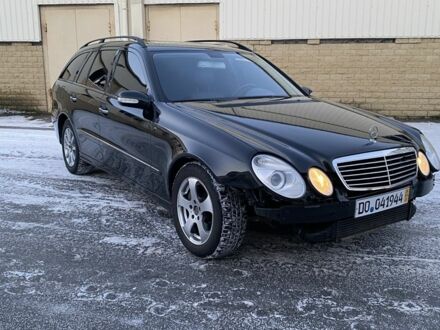 Черный Мерседес Е-Класс, объемом двигателя 3.2 л и пробегом 319 тыс. км за 3017 $, фото 1 на Automoto.ua