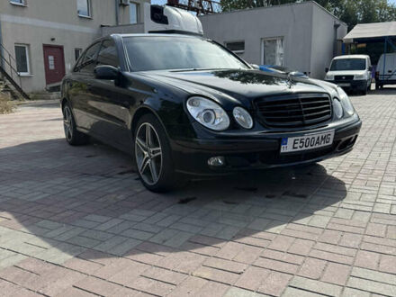 Чорний Мерседес Е-Клас, об'ємом двигуна 4.97 л та пробігом 360 тис. км за 8000 $, фото 1 на Automoto.ua